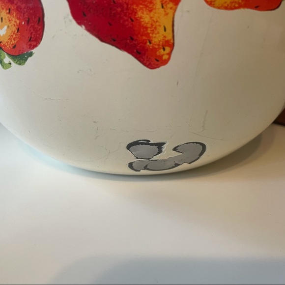 Enamel Bowl with retro vintage strawberries - Picture 8 of 12